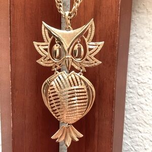 🔹Vintage 1960’s ALAN Gold Tone Articulated Owl Charm Pendant Chain Necklace.